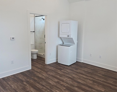 7601 Carver Ave - Photo Thumbnail 10