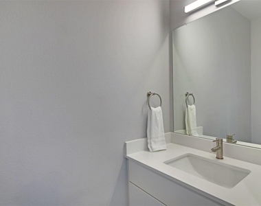 7601 Carver Ave - Photo Thumbnail 12