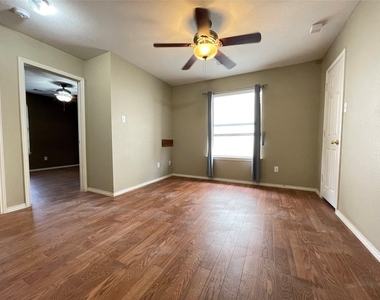 3638 Windhill Loop - Photo Thumbnail 16