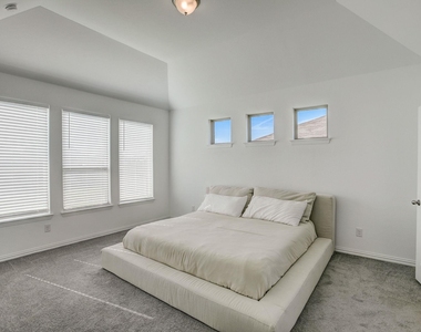 308 Monteforte Rd - Photo Thumbnail 12
