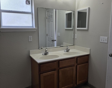 3751 Longleaf Forest Lane - Photo Thumbnail 10