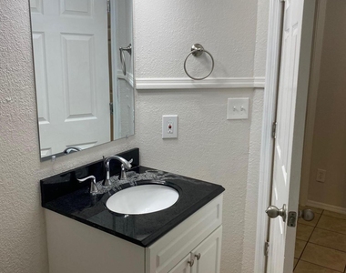 1837 W 28th Street - Photo Thumbnail 7