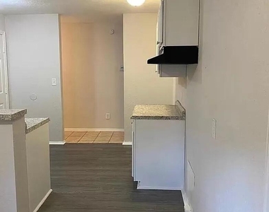 1837 W 28th Street - Photo Thumbnail 9