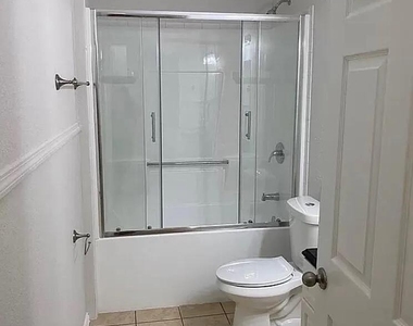 1837 W 28th Street - Photo Thumbnail 18