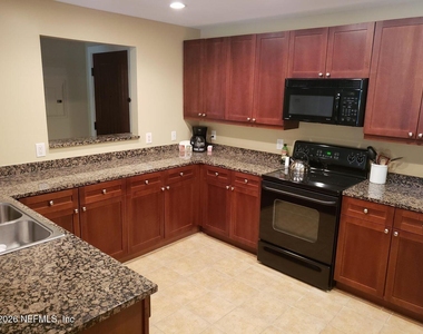945 Registry Boulevard - Photo Thumbnail 2