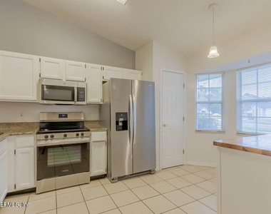 7760 Allspice Circle W - Photo Thumbnail 4