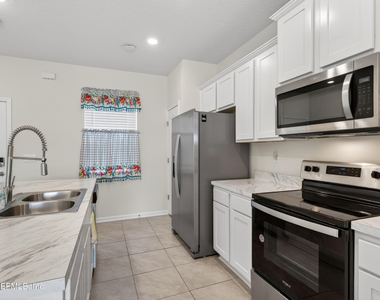 8210 Larose Road - Photo Thumbnail 7