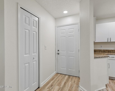 900 Ironwood Drive - Photo Thumbnail 2