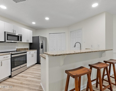 900 Ironwood Drive - Photo Thumbnail 3