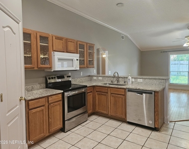 2338 Cool Springs Drive N - Photo Thumbnail 7