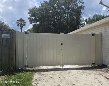 2338 Cool Springs Drive N - Photo Thumbnail 35