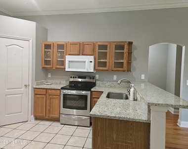 2338 Cool Springs Drive N - Photo Thumbnail 6