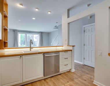 2527 Bordeaux Lane - Photo Thumbnail 6