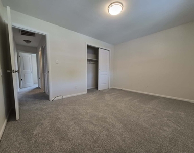 227 Mohawk Drive - Photo Thumbnail 3