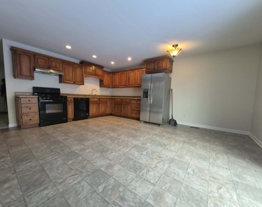 227 Mohawk Drive - Photo Thumbnail 2