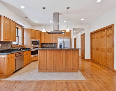 4544 N Western Avenue - Photo Thumbnail 9