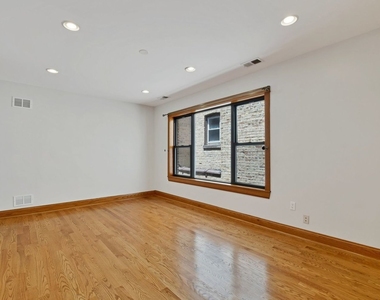 4544 N Western Avenue - Photo Thumbnail 4
