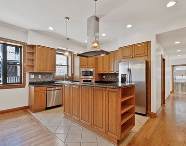 4544 N Western Avenue - Photo Thumbnail 10