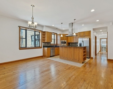 4544 N Western Avenue - Photo Thumbnail 6