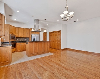 4544 N Western Avenue - Photo Thumbnail 8