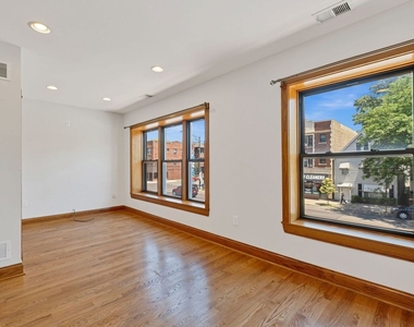 4544 N Western Avenue - Photo Thumbnail 2