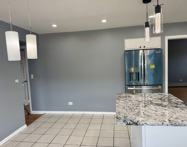 8523 W Winnemac Avenue - Photo Thumbnail 10