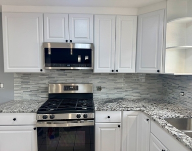 8523 W Winnemac Avenue - Photo Thumbnail 12