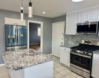 8523 W Winnemac Avenue - Photo Thumbnail 11