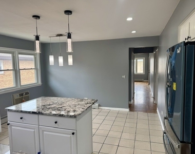 8523 W Winnemac Avenue - Photo Thumbnail 17