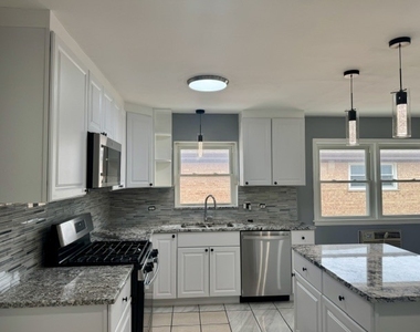 8523 W Winnemac Avenue - Photo Thumbnail 14