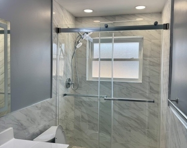 8523 W Winnemac Avenue - Photo Thumbnail 1