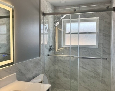 8523 W Winnemac Avenue - Photo Thumbnail 2