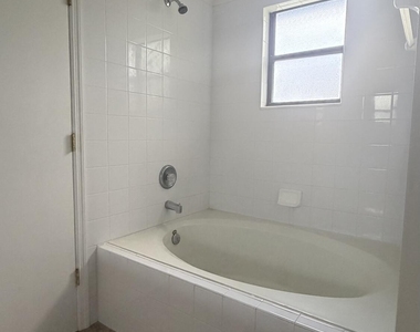 416 Honeycomb Way - Photo Thumbnail 19