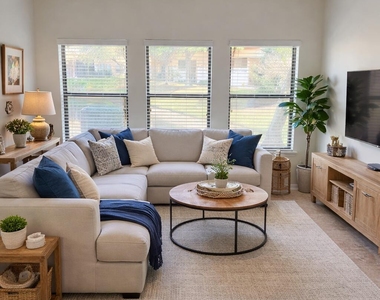 416 Honeycomb Way - Photo Thumbnail 6