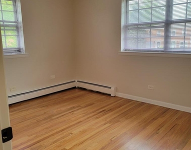 1725 Howard Avenue W - Photo Thumbnail 4