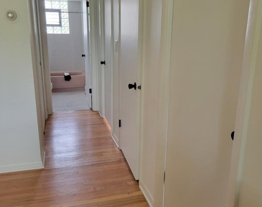 1725 Howard Avenue W - Photo Thumbnail 3