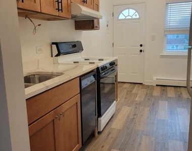 1725 Howard Avenue W - Photo Thumbnail 14
