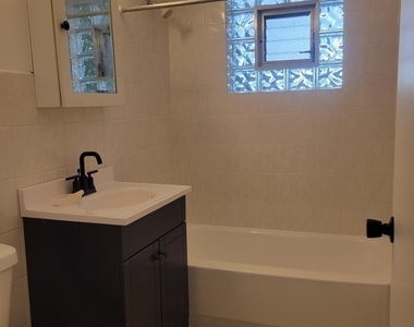 1725 Howard Avenue W - Photo Thumbnail 11