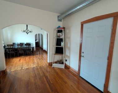 5433 S Millard Avenue - Photo Thumbnail 8
