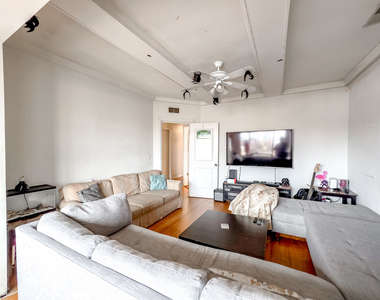 6711 N Sheridan Road - Photo Thumbnail 7