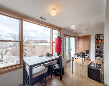 6711 N Sheridan Road - Photo Thumbnail 5