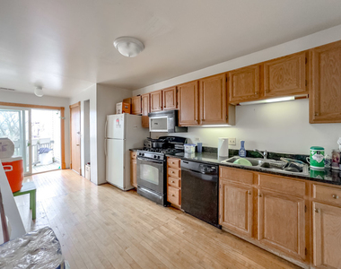 6711 N Sheridan Road - Photo Thumbnail 2
