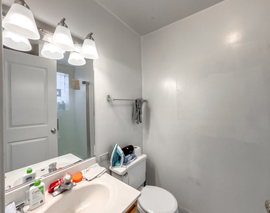 6711 N Sheridan Road - Photo Thumbnail 11