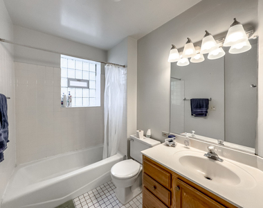 6711 N Sheridan Road - Photo Thumbnail 10