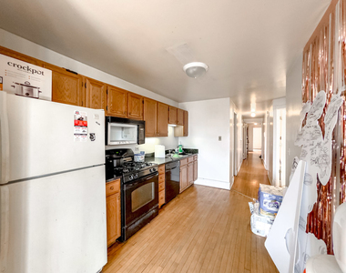 6711 N Sheridan Road - Photo Thumbnail 3