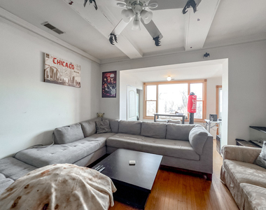 6711 N Sheridan Road - Photo Thumbnail 8