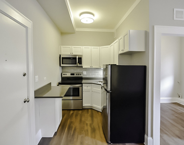 817 W Lakeside Place - Photo Thumbnail 2