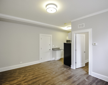 817 W Lakeside Place - Photo Thumbnail 9