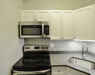 817 W Lakeside Place - Photo Thumbnail 4