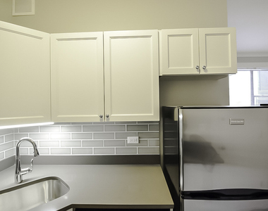 817 W Lakeside Place - Photo Thumbnail 5